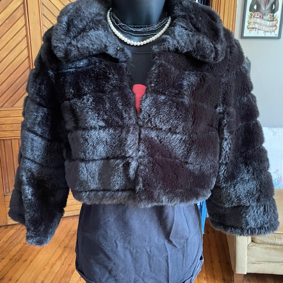 Black Faux Fur Shrug Size Small - Picture 2 of 6